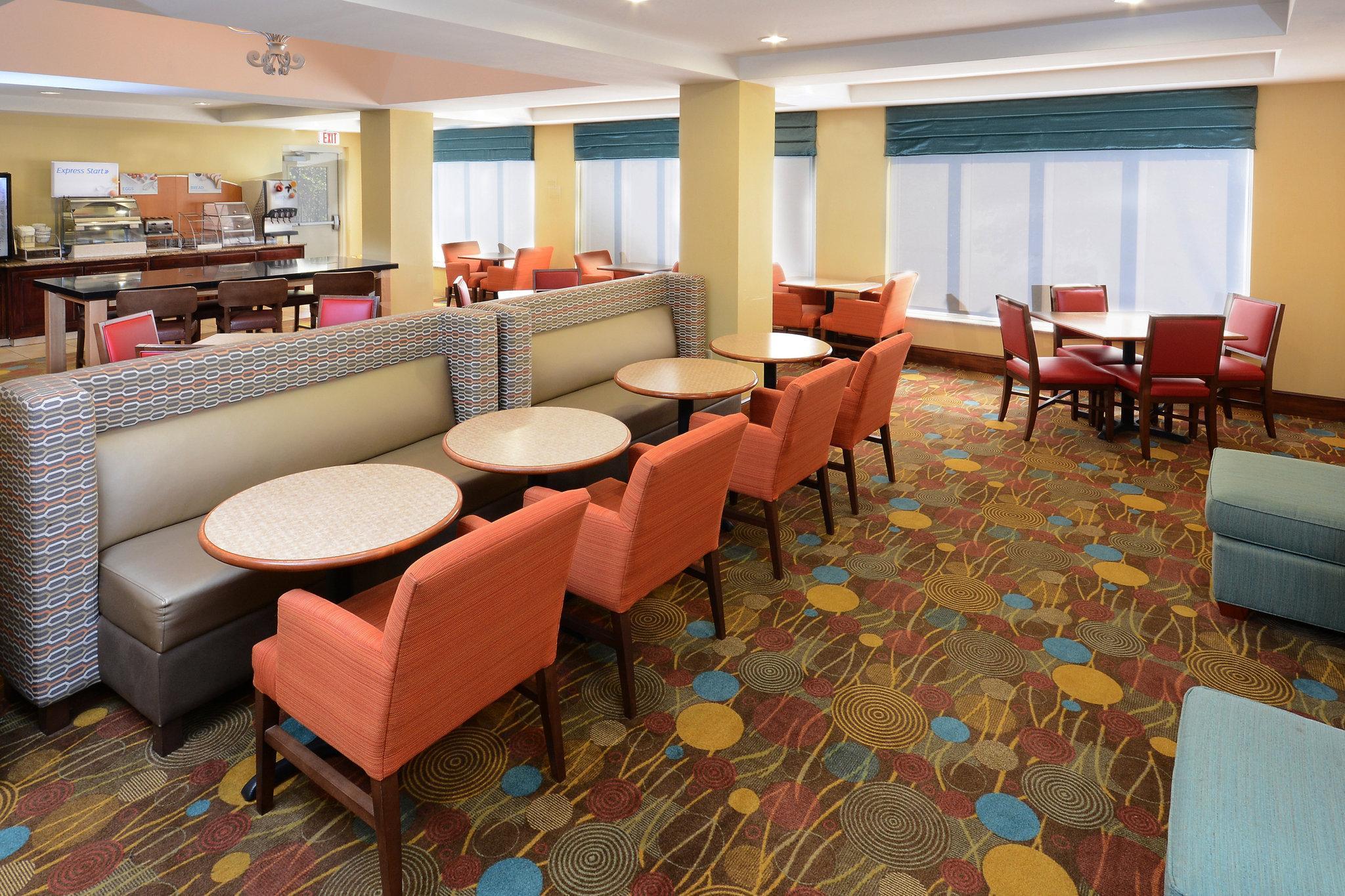 Holiday Inn Express Hotel & Suites Greensboro - Airport Area By Ihg Buitenkant foto