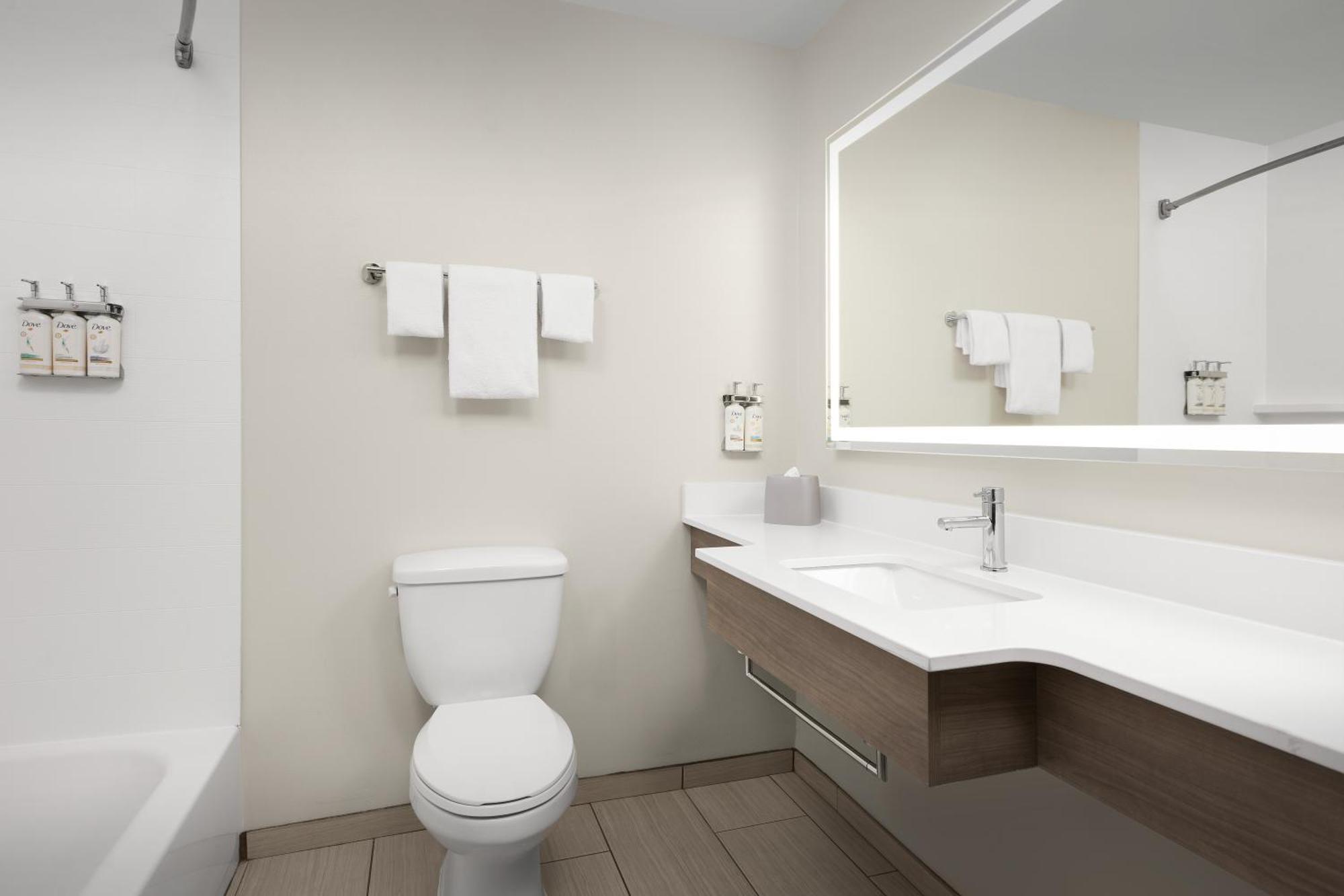 Holiday Inn Express Hotel & Suites Greensboro - Airport Area By Ihg Buitenkant foto