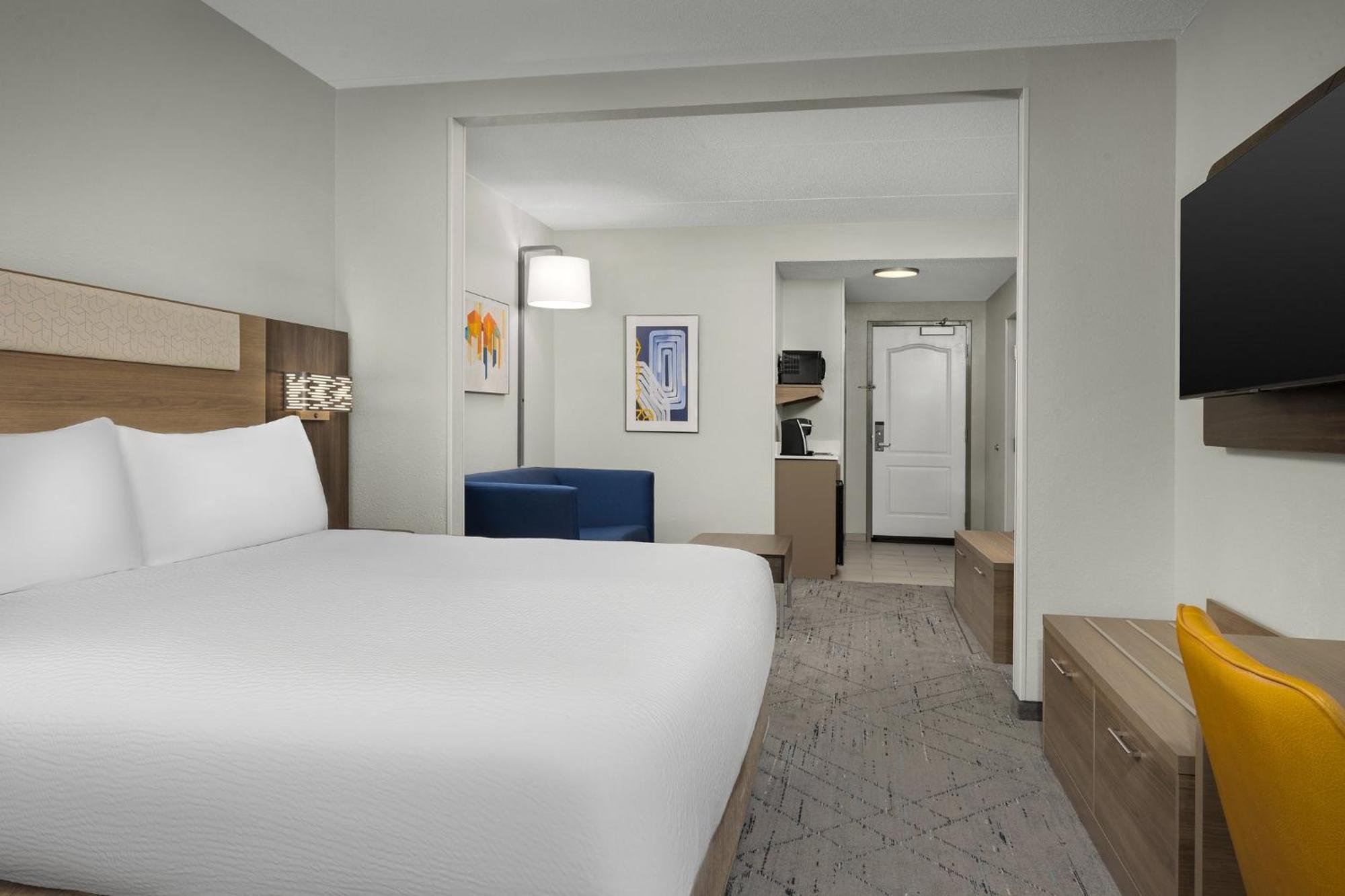 Holiday Inn Express Hotel & Suites Greensboro - Airport Area By Ihg Buitenkant foto
