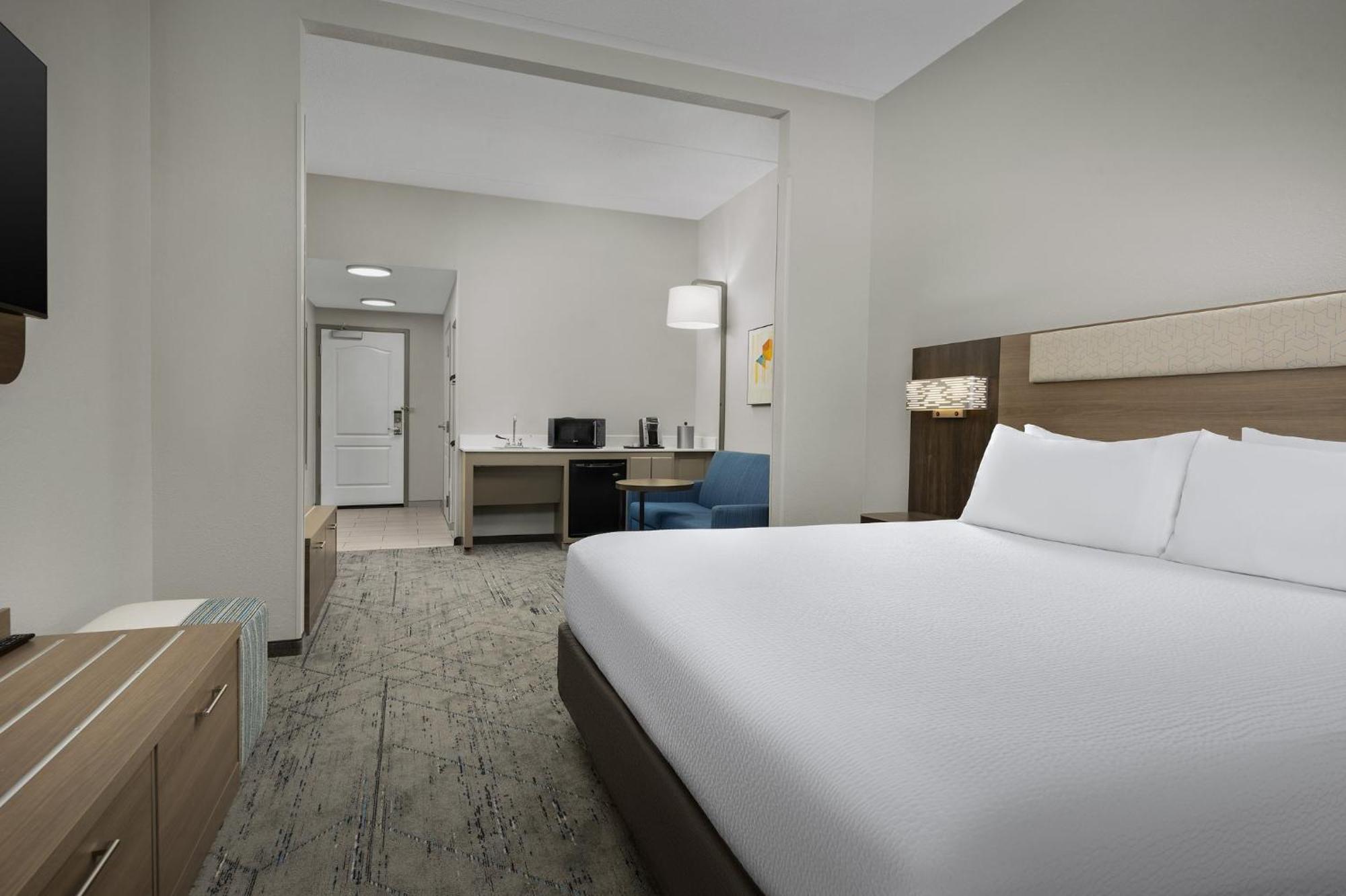 Holiday Inn Express Hotel & Suites Greensboro - Airport Area By Ihg Buitenkant foto