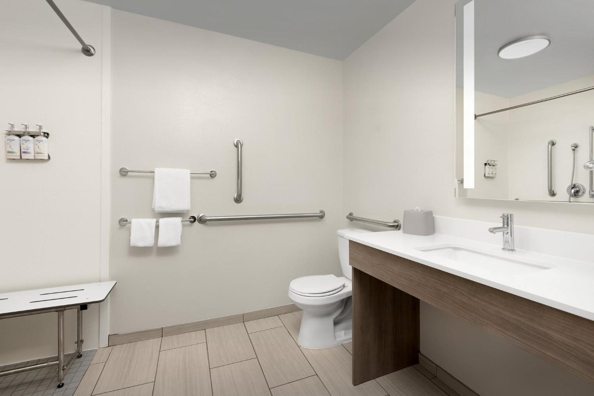 Holiday Inn Express Hotel & Suites Greensboro - Airport Area By Ihg Buitenkant foto