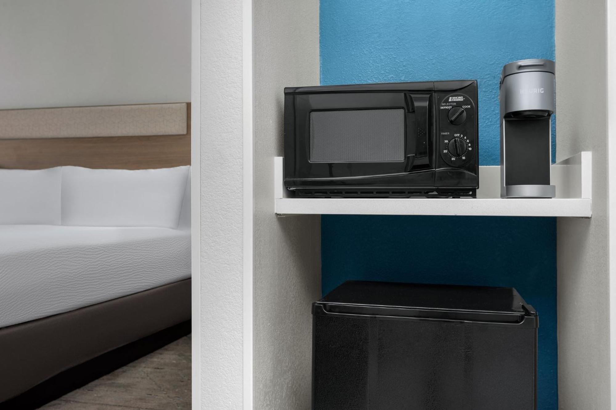 Holiday Inn Express Hotel & Suites Greensboro - Airport Area By Ihg Buitenkant foto