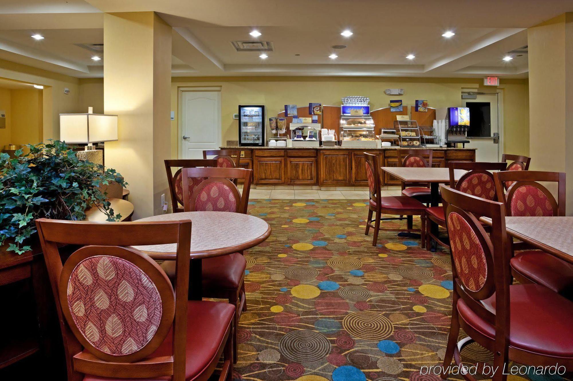 Holiday Inn Express Hotel & Suites Greensboro - Airport Area By Ihg Buitenkant foto