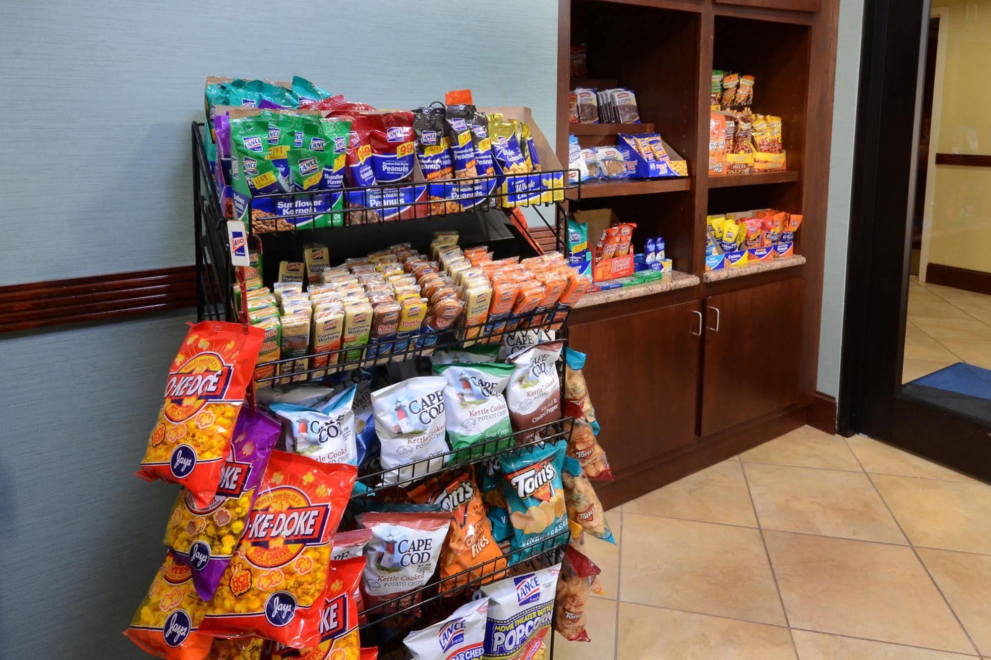 Holiday Inn Express Hotel & Suites Greensboro - Airport Area By Ihg Buitenkant foto
