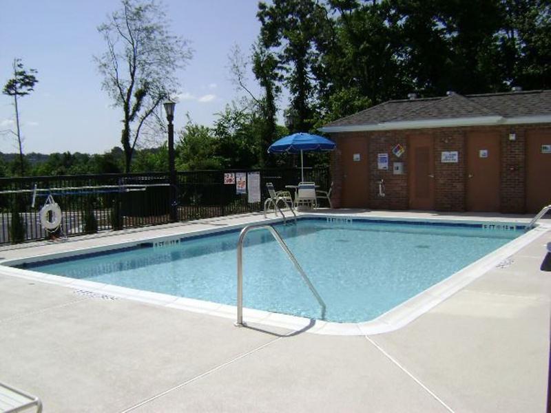Holiday Inn Express Hotel & Suites Greensboro - Airport Area By Ihg Buitenkant foto